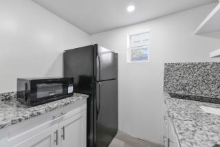 Beachfront Getaway Studio with Parking - M21 - Hollywood - 2