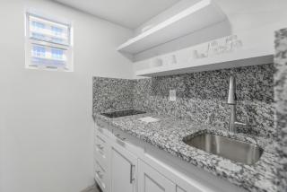 Beachfront Getaway Studio with Parking - M21 - 1