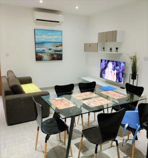 Stunning Penthouse roof terrace & communal swimming pool - St Paul's Bay - 4