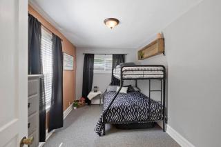 Rare City Home w/ Backyard Fire-pit & Hottub - Lancaster - 7