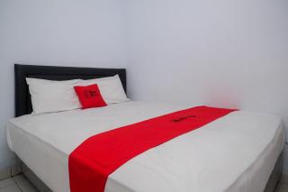 RedDoorz at Lapangan Bandara Sam Ratulangi Manado - 9