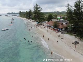 Madu Tiga Beach and Resort - Tanjung Pinang - 4