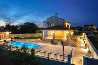Villa Relax with sauna & jacuzzi &gym - Gornji Zemunik - 7