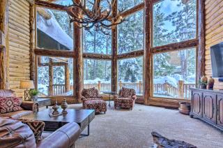 Delightful Cabin Vacation Rental with Fire Pit! - Duck Creek Village - 6