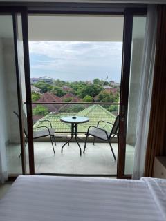 Stylish 2 Bedroom Penthouse Apt, Newly Refreshed, 50 Mbps, Pool, Gym, Resto - Kuta - 1