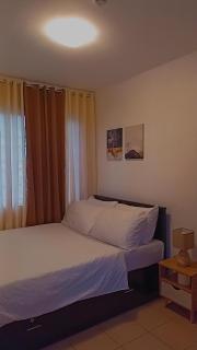 One Spatial Two Bedroom Condominium Unit with Pool and Gym free Netflix and wifi - Città di Iloilo - 3