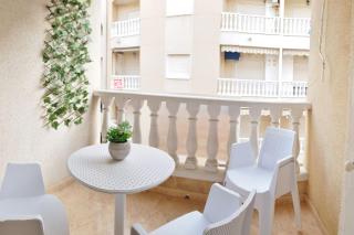 2 Bedroom Apartment Torrevieja 100 m to Playa De Los Locos ,Pool - Torrevieja - 4