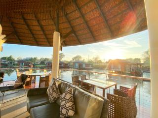 Boat House Boutique Riverside - 1