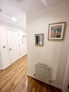2 Bedroom Apartment near Olympic Park with Free Parking - London - 6