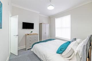 5 Bedroom Home Within Prescot - 2