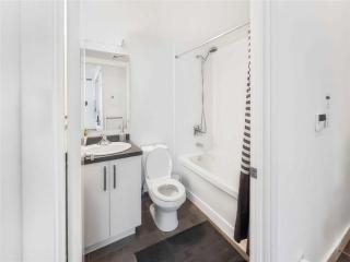 Luxury Condo in the Heart of Toronto - Next to Scotiabank Arena - Toronto - 4