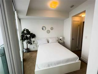 Luxury Condo in the Heart of Toronto - Next to Scotiabank Arena - Toronto - 3