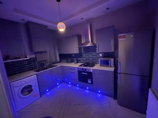 1 Bed Flat - Sleeps 2 - Hot Tub - Parking - Wifi - 2