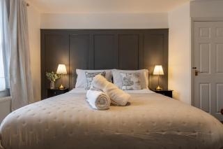 The Tansy House on Queen Street - York - 7