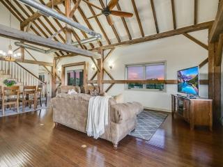 Red Sky Ranch House on 32 Acres with 270° Views! - Wimberley - 2