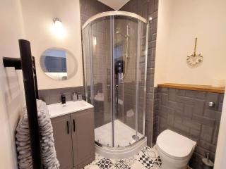 Apt 2 - Queens Court - Scarborough - 6