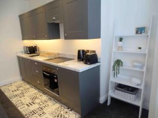 Apt 2 - Queens Court - 2