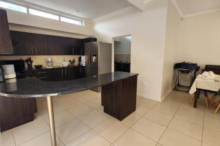 Luxury 3-Bedroom private Retreat - Bloemfontein - 8