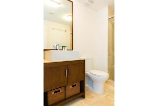 Modern, Stylish And Great Views Apt In Oceania - 5