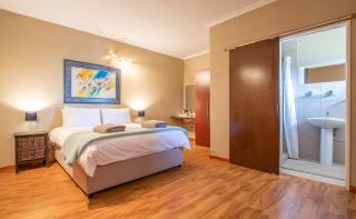50 Shades of Hay Guesthouse - Atlantis - 0