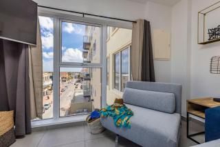 Turning Style & Extraordinary Location - 2