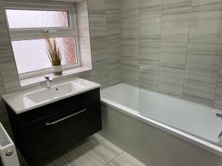 Apex Living NE - Carnegie House 4 Bed House, FREE PARKING FREE WiFi - - 6