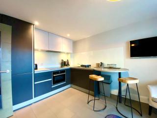 Stunning Apartment - 1 Minute walk to Poole Quay - Great Location - Free Parking - Fast WiFi - Smart TV - Newly decorated - sleeps up to 2! Close to Poole & Bournemouth & Sandbanks - Poole - 5