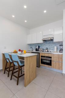 Love Where U Live And Stay Turquoise View Studio - 9