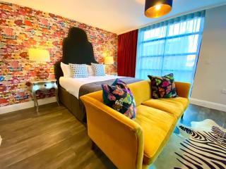 Luxurious Studio Apartment - 1 Minute walk to Poole Quay - Great Location - Free Parking - Fast WiFi - Smart TV - Newly decorated - sleeps up to 2! Close to Poole & Bournemouth & Sandbanks - Poole - 9