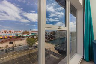 Beautiful Studio Overlooking Oranjestad And The Blue Ocean - 4