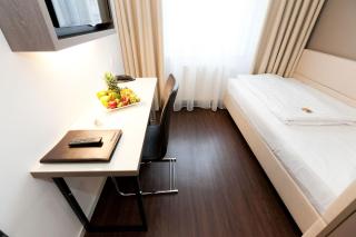 Manhattan Hotel - 1