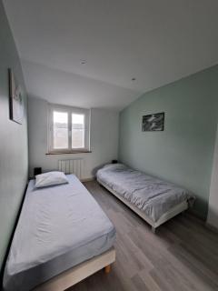 Le Nid Colas cour au sud vélos a dispo - 2