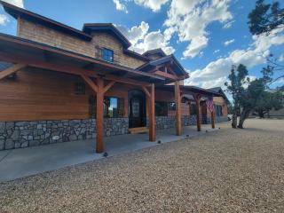 East Zion Mesa Retreat- Luxury, Hot Tub, Resort Amenities - 8