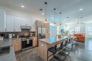 The Right House @ East Downtown - 8