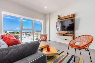 Put On Your Red Shoes And At This Condo - Madiki - 2
