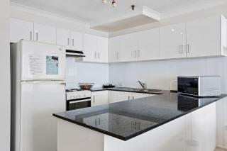 Focus Apartments With Ocean Views - CoastHM - Gold Coast - 5