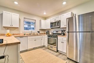 Stylish Retreat with Yard Less Than 5 Mi to MSU Campus - Lansing - 1