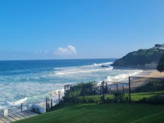Four Bedroom Main plus 2 Bedroom Cottage Ballito Beachfront KTL1 - Ballito - 3