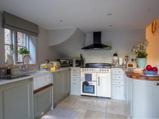 Pineapple Spa Cottage - Stow on the Wold - 1