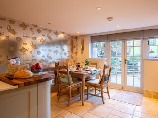 Pineapple Spa Cottage - 6