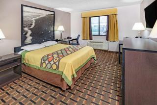 Super 8 by Wyndham League City Kemah Area - League City - 3