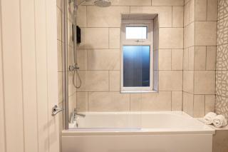 The Mews, Amazing Newport 2 BR, Excellent location, Parking, Perfect for Contractors - Newport - 8
