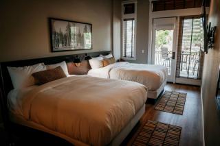 Gateway Hotel, Trademark Collection by Wyndham - Copper Cove Subdivision - 3
