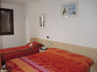 Apartment with garden in residence with pool - 4