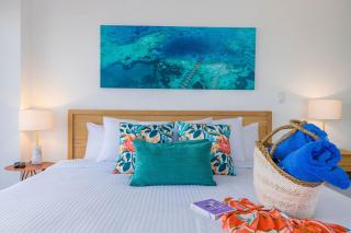 Aruba's Harbor Paradise - 1