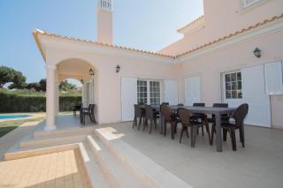 8-Bed Villa in Vilamoura-Sleeps-Playground-Pool - 1