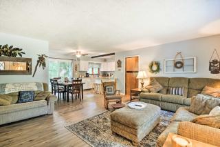 Higgins Lake Getaway with Fire Pit, Walk to Beach! - Roscommon - 5