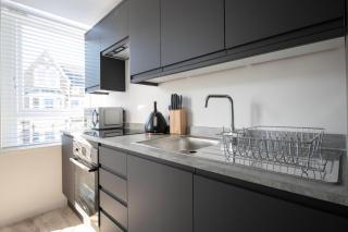 Connaught House - City Centre - Free Parking & Wi-Fi - 2