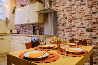 Flat 2, The Old Antiques Warehouse - FREE off-site Health Club access with Pool, Sauna, Steam Room & Gym - 7