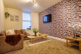 Flat 2, The Old Antiques Warehouse - FREE off-site Health Club access with Pool, Sauna, Steam Room & Gym - 1